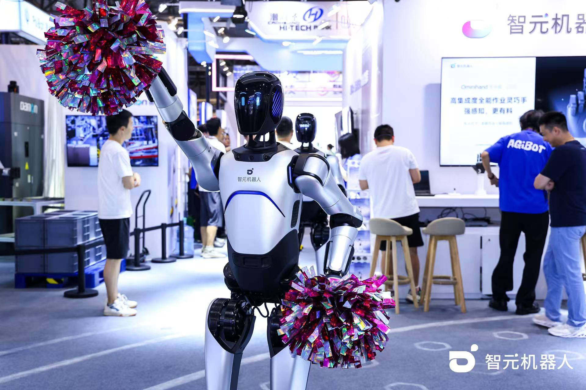 k8凯发机器人 WAIC 首日展台火爆，机器...